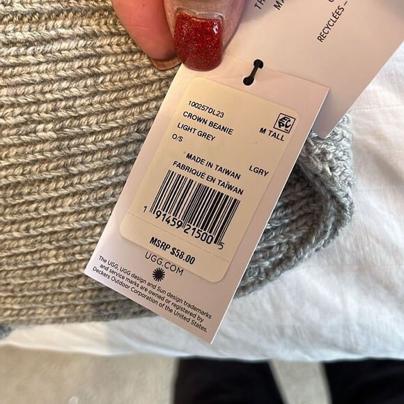 UGG Crown Beanie NWT Light Gray - Picture 4 of 4